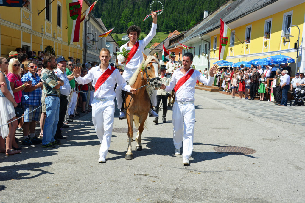 Kranzlreiten in Weitensfeld